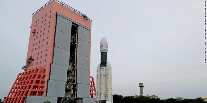 India Batalkan Misi ke Bulan Satu Jam sebelum Peluncuran Roket