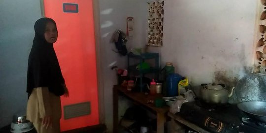 Nestapa Nining, Guru Honorer Gaji Rp 350.000/Bulan Tidur di Samping Toilet Sekolah