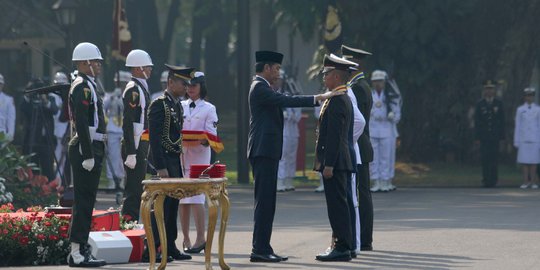 Presiden Jokowi Lantik 781 Perwira TNI-Polri di Istana