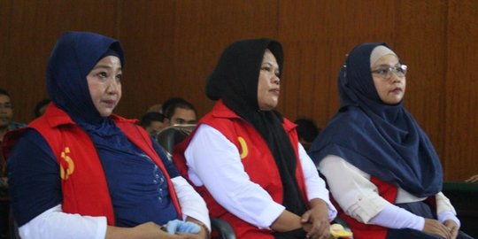 Hakim PN Karawang Tunda Pembacaan Tuntutan Trio Emak-Emak Pelaku Kampanye Hitam