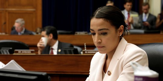 Alexandria Ocasio-Cortez Serang Balik Trump, Singgung Kasus Pelecehan Seksual