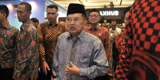 Pra-serah Terima Jabatan, Wapres JK Berikan Tumpeng ke Ma'ruf Amin