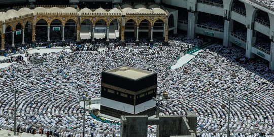 Cerita Haru Tukang Becak, Petani dan Pemulung Pergi Haji