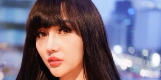 Kocak! Joget Blackpink, Lucinta Luna Malah Terjungkal dari Kursi