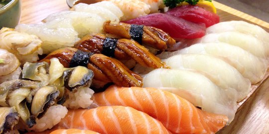 yuk, kenalan dengan jenis sushi yang populer di indonesia
