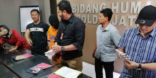 Polisi Gerebek Pesta Seks di Vila Pasuruan, Mantan Guru Ditangkap