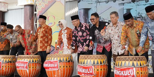 Dihiasi Banyak Atraksi, Pengunjung Terpukau Pembukaan Festival Bumi Rafflesia 2019