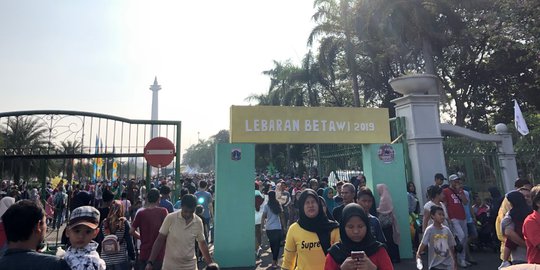 Warga Antusias Ikuti Lebaran Betawi di Monas