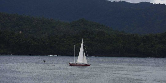 Kapal Yacht Berbendera Australia 2 Hari Terseret Gelombang di Sumba