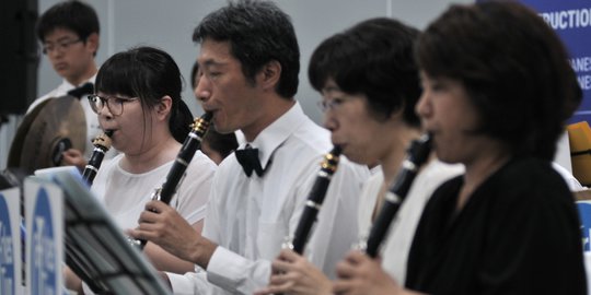Orkes Tiup Jepang Hibur Pengunjung MRT