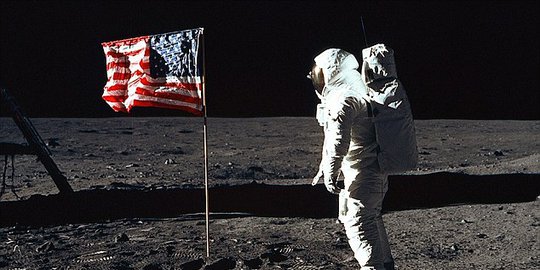 Harga Selangit Rekaman Asli Pendaratan Manusia Pertama di Bulan