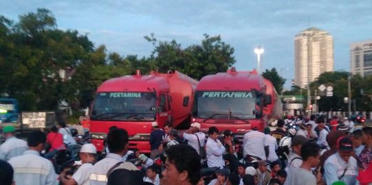 Pertamina Investigasi Penyebab Truk Tangki Terbakar di Tol Dalam Kota