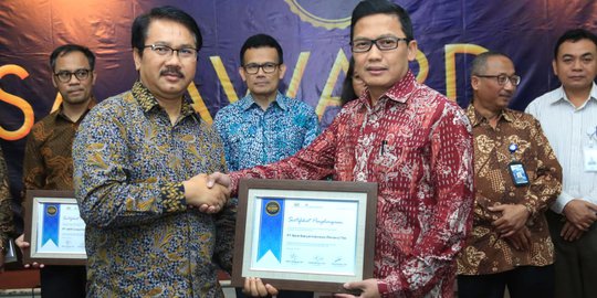 Bank BRI Diganjar Sebagai Emiten Kinerja Terbaik di Ajang CSA Award