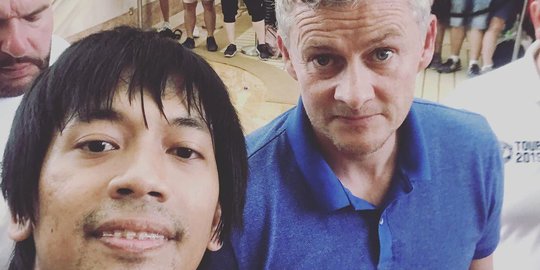 Saksikan Laga MU di Singapura, Rian D'Masiv Beri Hadiah untuk Solskjaer