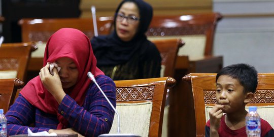 Tangis Baiq Nuril di Depan Komisi III DPR