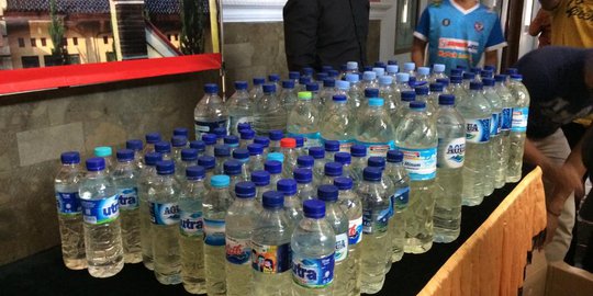 Kelabui Petugas, AS Masukan Miras Oplosan Dalam Ratusan Botol Air Mineral