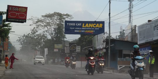 Merapi Keluarkan Awan Panas, Guguran Sejauh 1000 Meter