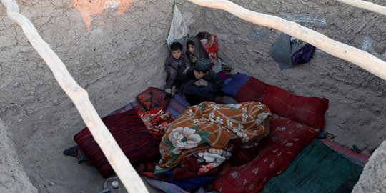 Cegah Gangguan Mental Akibat Perang, Warga Afghanistan Tulis Surat