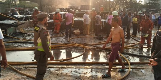 Kebakaran Lahan Penitipan Mobil di Pademangan, 14 Mobil Hangus