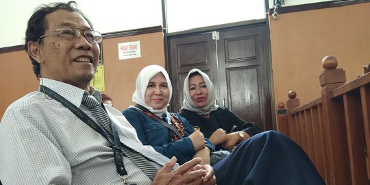 Sidang Praperadilan Kivlan, Sri Bintang Pamungkas & Asma Dewi Datang Beri Dukungan