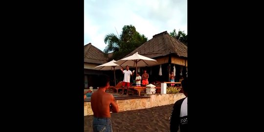 Viral Turis Larang dan Usir Warga Bali Bermain di Pantai