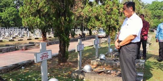 Cerita Luhut Jadi 'Anak Emas' Benny Moerdani Hingga Buat Senior di TNI Iri