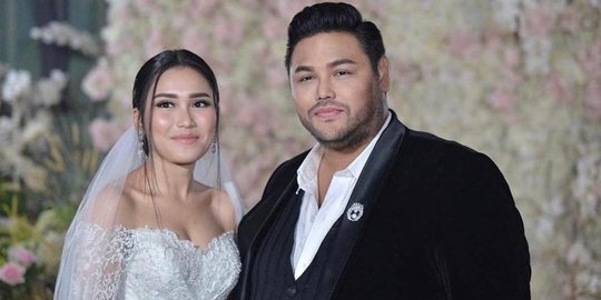 mesra tapi tak jadian, ini 5 potret romantis ivan gunawan dan ayu ting ting