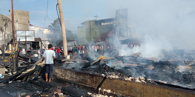 Puluhan Ruko Hangus Usai Api Melalap Pasar Batangtoru Terbakar