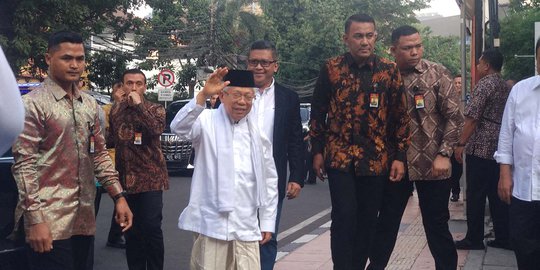 Didampingi Sekjen PDIP, Ma'ruf Amin Hadiri Pembubaran TKN