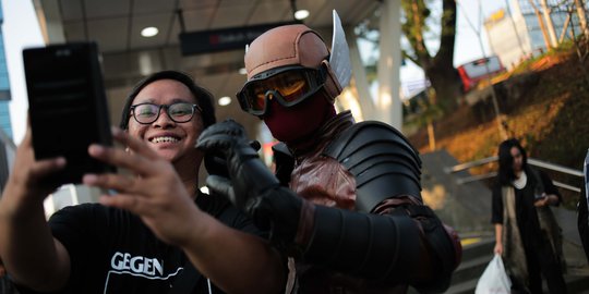 Beraksi di Stasiun MRT Dukuh Atas, Gundala Selfie Bareng Warga