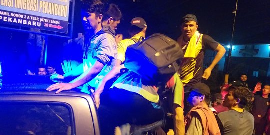 Tidak Terima Teman Ditangkap, Ratusan WNA Demo di Rudenim Pekanbaru