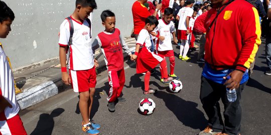 Tak Main Gawai, 1.000 Anak di Garut Giring Bola untuk Perdamaian