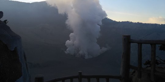 Gunung Tangkuban Parahu Erupsi, Warga Diminta Tak Dekati Kawah Ratu dan Kawah Upas