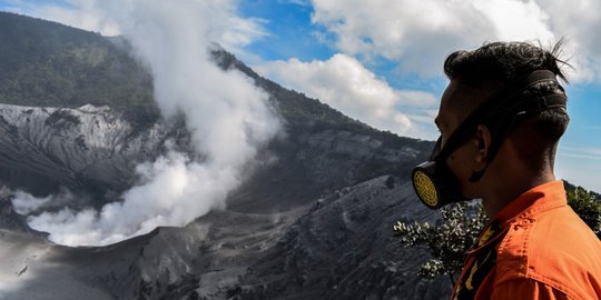 Suasana Gunung Tangkuban Parahu Setelah Erupsi