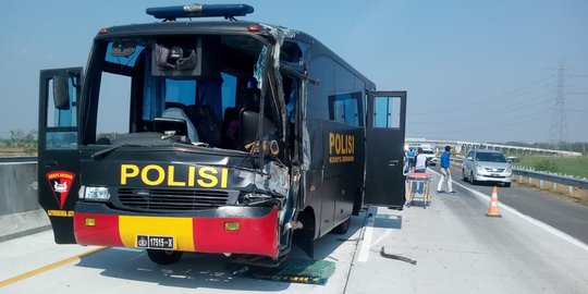 Bus Dinas Polri Tabrak Truk, 1 Meninggal Dunia dan 5 Luka-luka