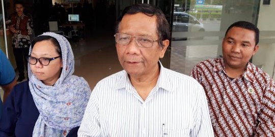 Jenguk Buya Syafii, Mahfud MD dan Alissa Wahid Diberi Pesan Jaga Kesehatan