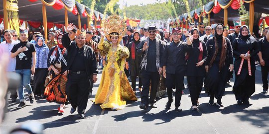 Buka Banyuwangi Ethno Carnival, Menteri Pariwisata Sebut Karnaval BEC Keren