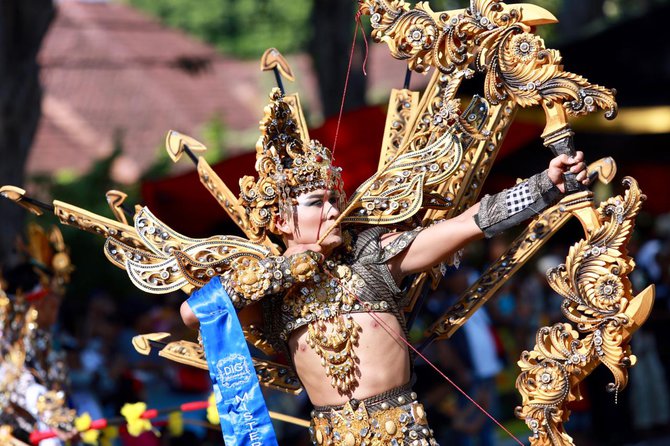 menteri pariwisata ri arief yahya membuka event banyuwangi ethno carnival