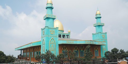 Masjid Jabal Nur Bersih dari Abu Gunung Tangkuban Parahu