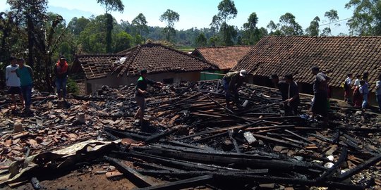 Korsleting, 11 Rumah dan 1 Musala di Garut Hangus Terbakar