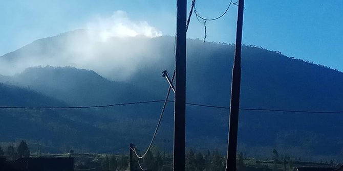 Titik Api Berada di Jurang, Tim BPBD Sulit Padamkan Area Terbakar Gunung Arjuno