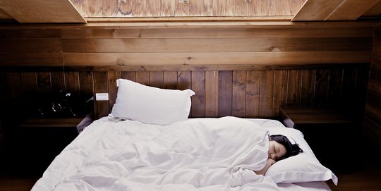 Tidur Malam Hari dengan Kipas Menyala Bisa Sebabkan Masalah Kesehatan