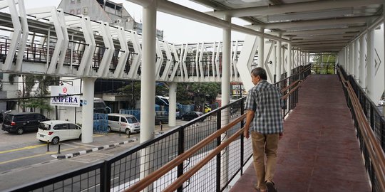 Wajah Skybridge yang Jadi Penghubung Stasiun LRT Velodrome-Halte Transjakarta Pemuda