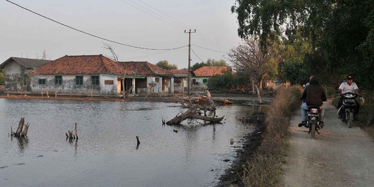 Warga Muara Gembong Dihantui Abrasi