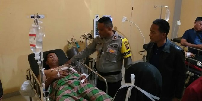 Diserang Massa, 4 Polisi Empat Lawang Alami Luka Tusuk & Tembak