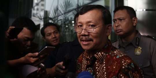 Kediaman Sekda Jabar Iwa Karniwa Digeledah Penyidik KPK