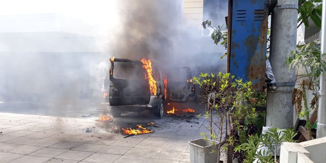 Usai Dicuci, Mobil di Gereja Jalan Arjuna Surabaya Meledak dan Terbakar