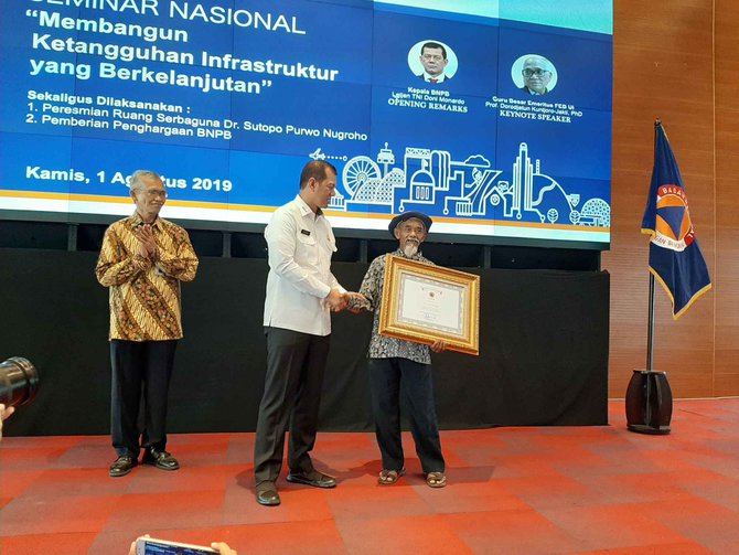 bnpb berikan penghargaan bagi pahlawan lingkungan hingga kemanusian