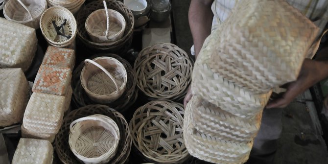 Kemenag Sepakat Penggunaan Besek dari Bambu untuk Distribusi Daging Kurban