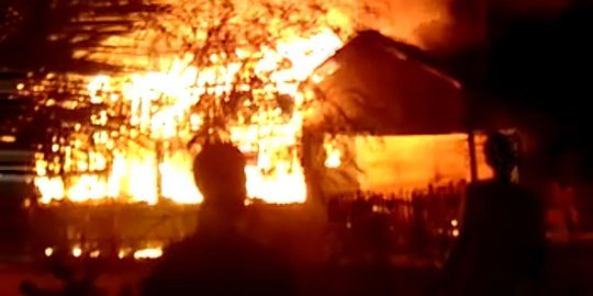 Dua Rumah Ludes Dibakar Pemiliknya di Karawang